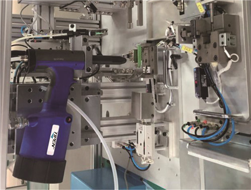 全自動（dòng）鉚釘機鉚接圖